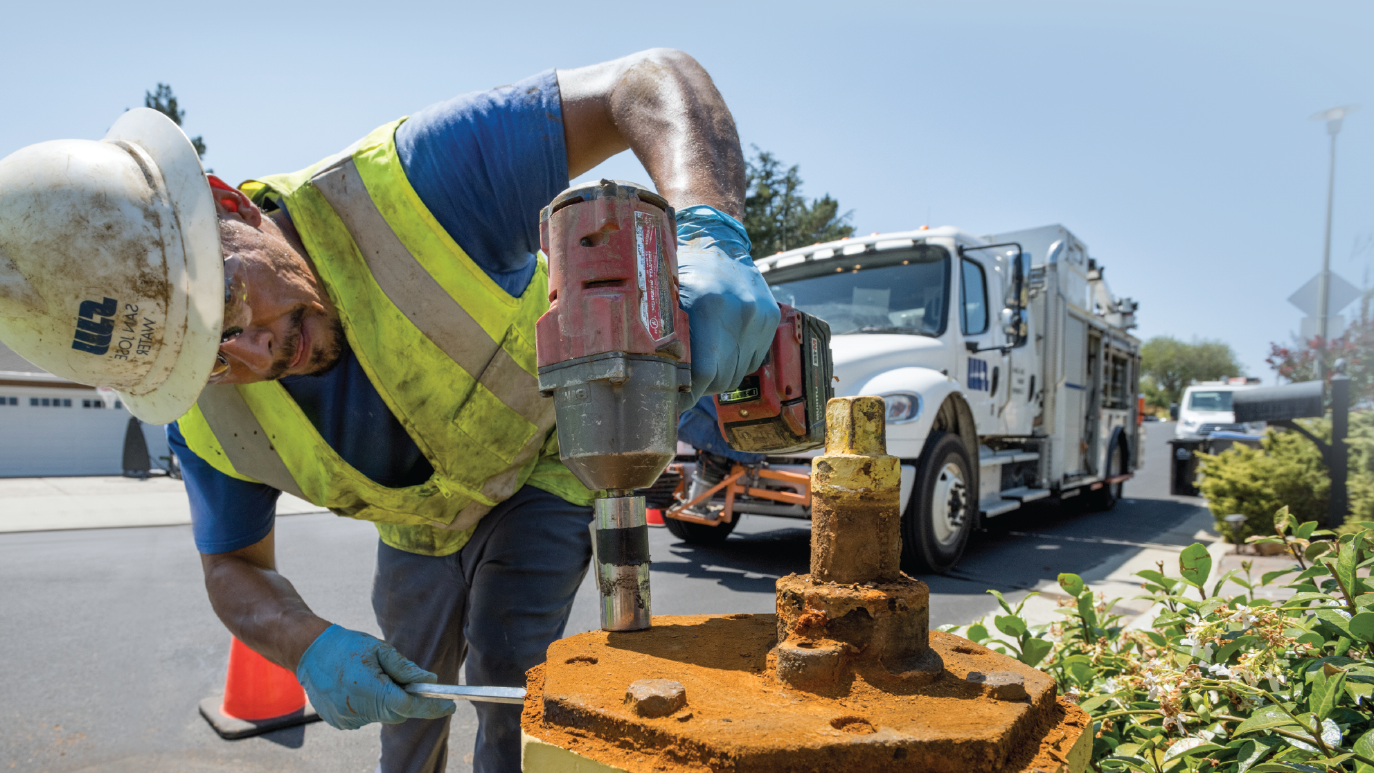 SJW staff at work on a hydrant